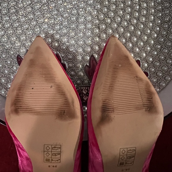 Fall ready! Gorgeous! 💕New Kurt Geiger pink velvet “Belgravia” bow pumps heel! - Picture 6 of 12